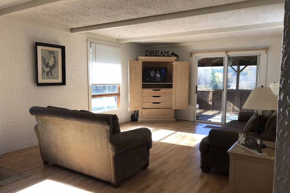 Photo of Livingroom in Jay