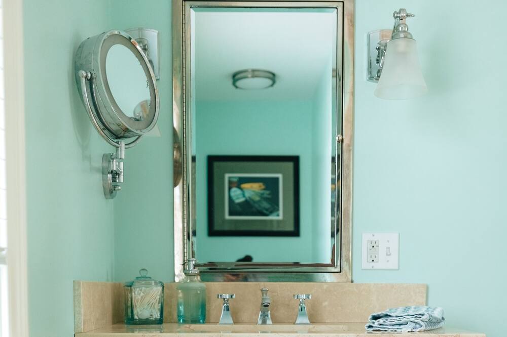 Photo of Bathroom in Easton's Point