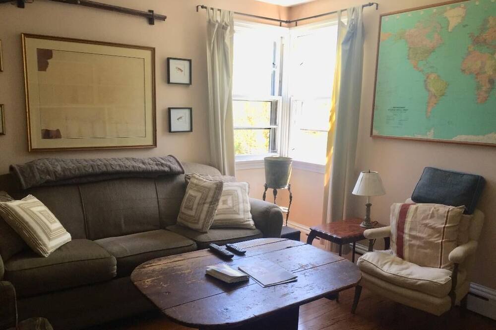 Photo of Livingroom in Easton's Point