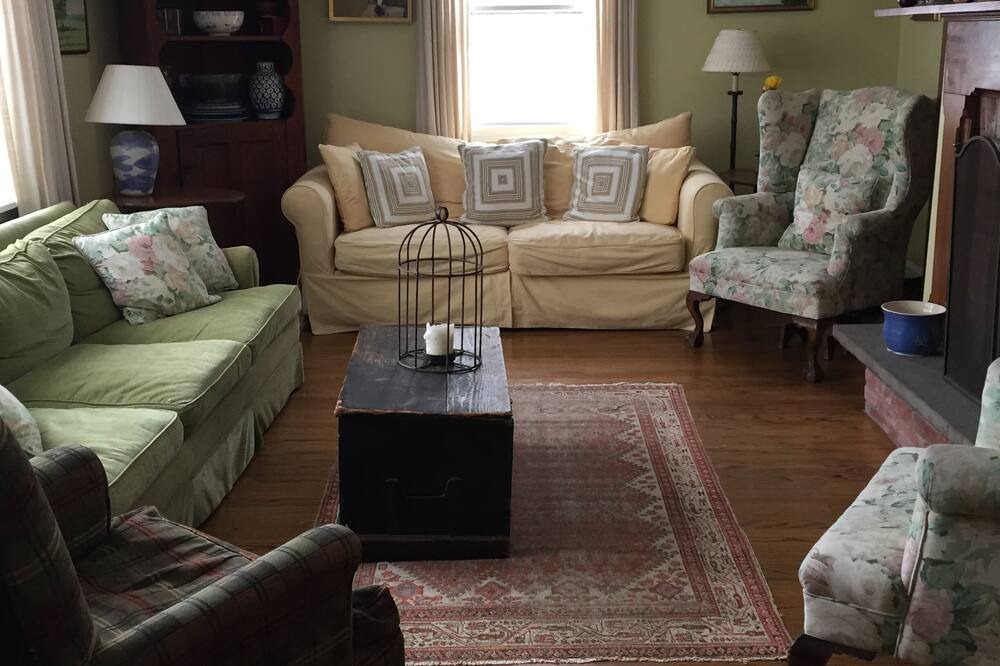 Photo of Livingroom in Easton's Point