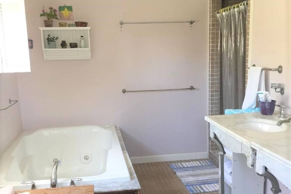 Photo of Bathroom in Easton's Point