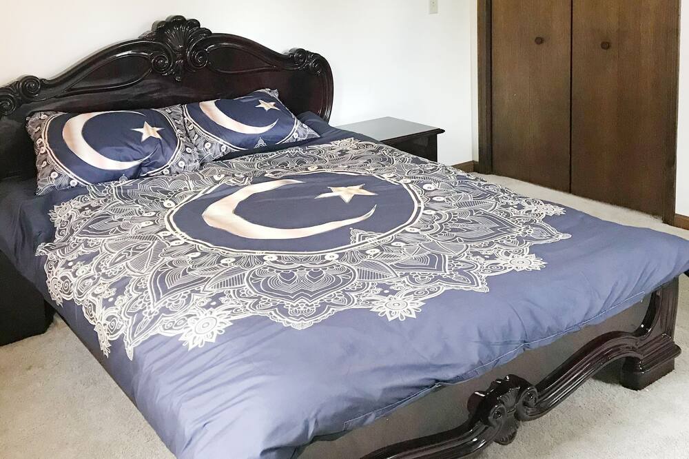 Photo of Bedroom in West Lebanon