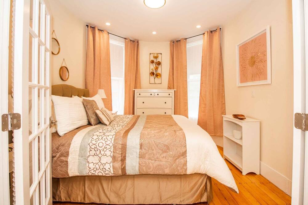 Photo of Bedroom in Cleveland Circle