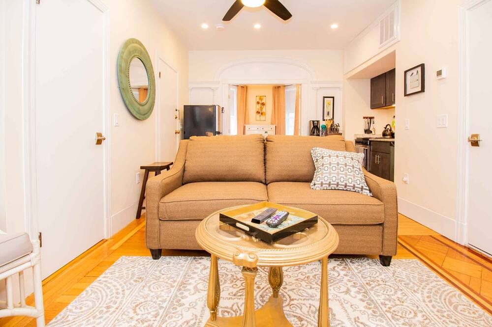 Photo of Livingroom in Cleveland Circle
