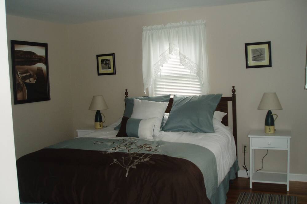 Photo of Bedroom in West Yarmouth