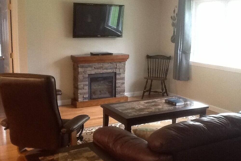 Photo of Livingroom in West Yarmouth