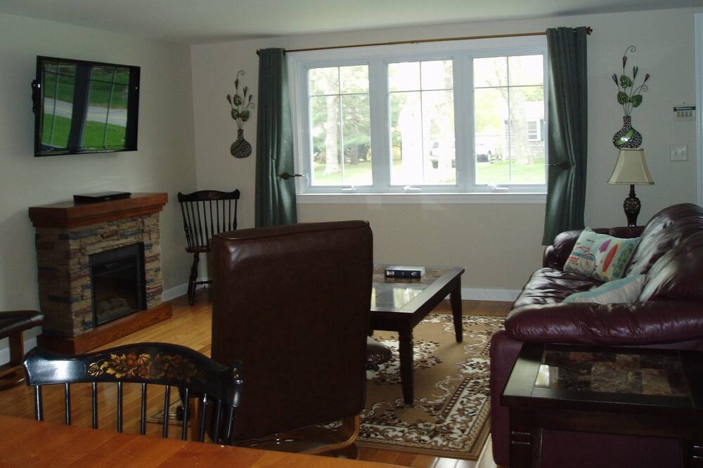 Photo of Livingroom in West Yarmouth