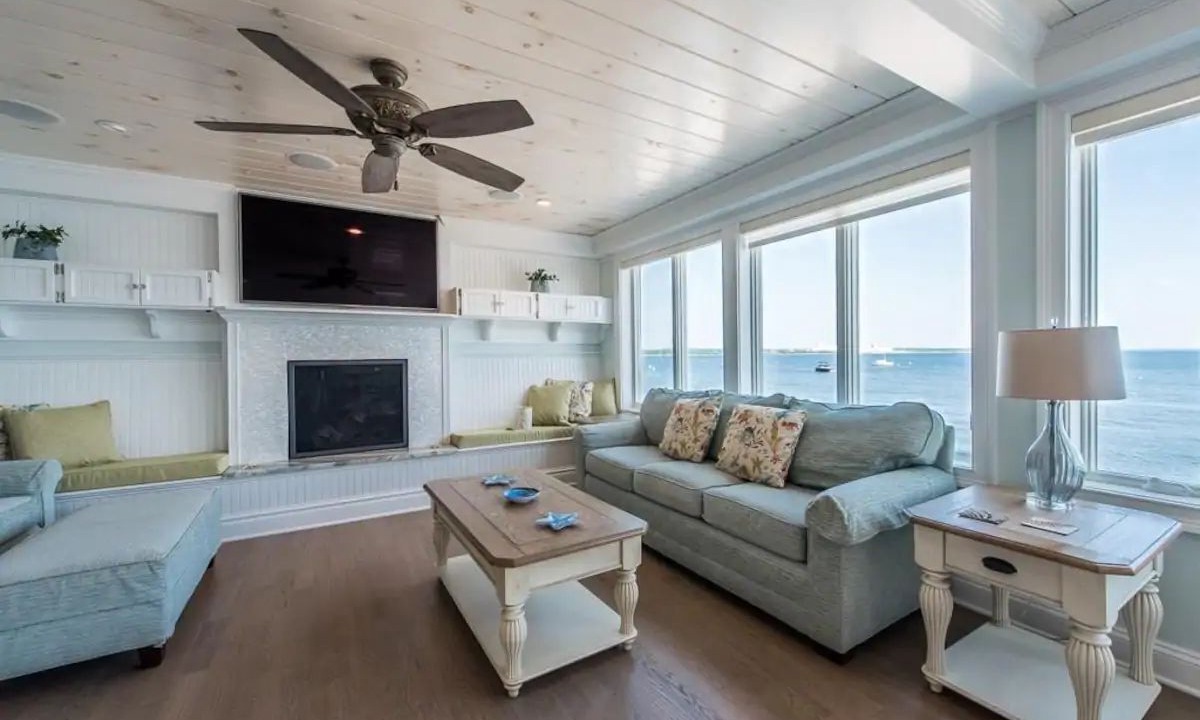 Photo of Livingroom in Niantic