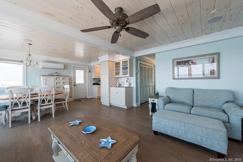 Photo of Livingroom in Niantic