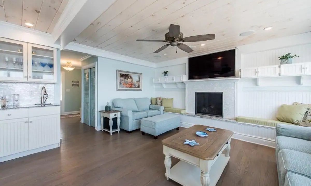 Photo of Livingroom in Niantic