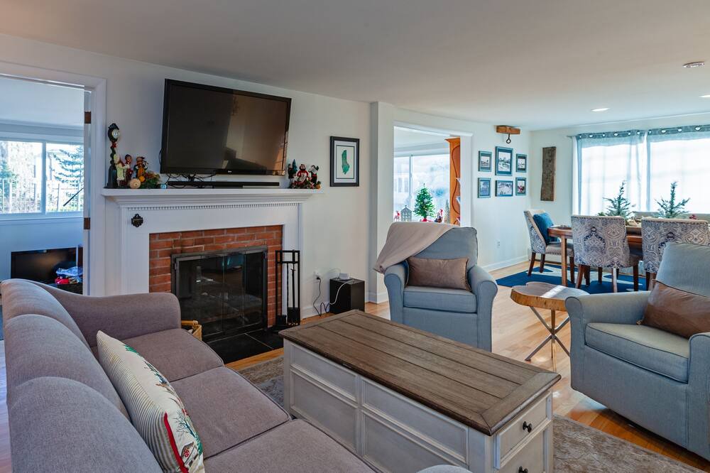 Photo of Livingroom in Guilford