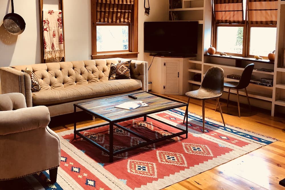 Photo of Livingroom in Red Hook