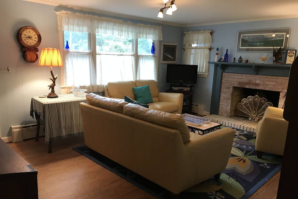 Photo of Bedroom in Campground Landing