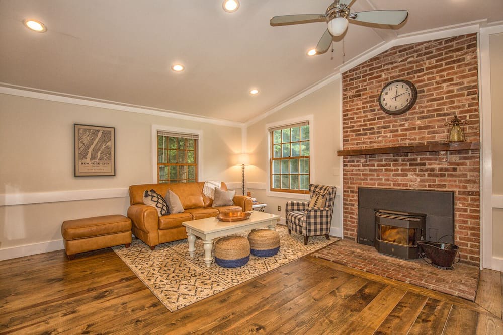 Photo of Livingroom in Tolland