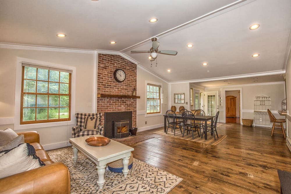 Photo of Livingroom in Tolland