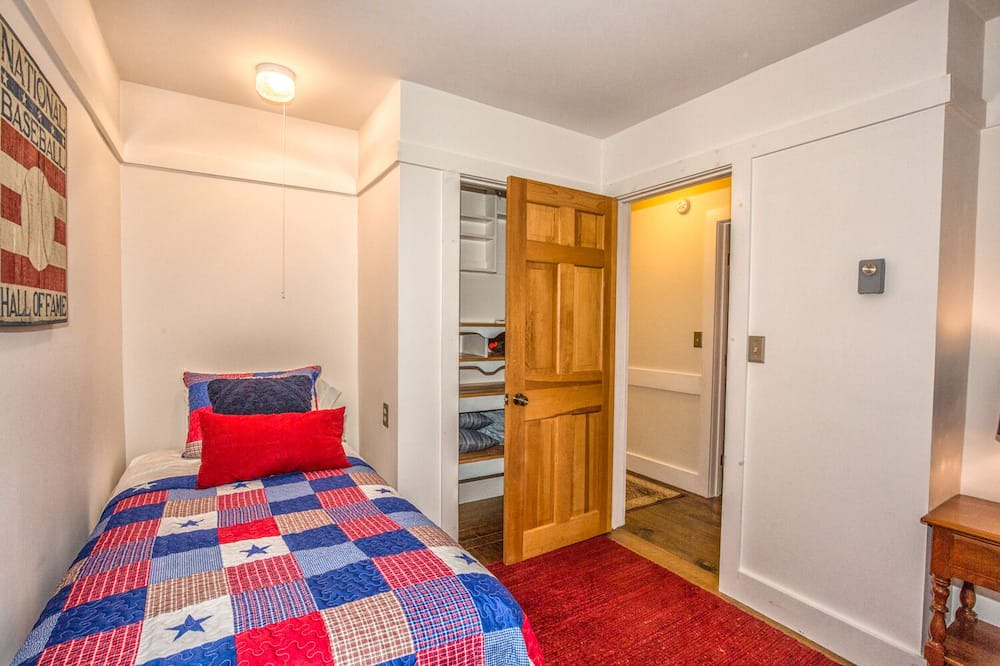 Photo of Bedroom in Tolland