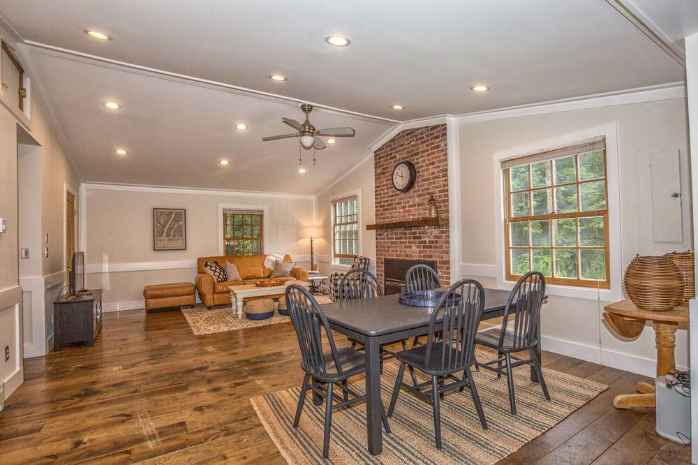 Photo of Livingroom in Tolland