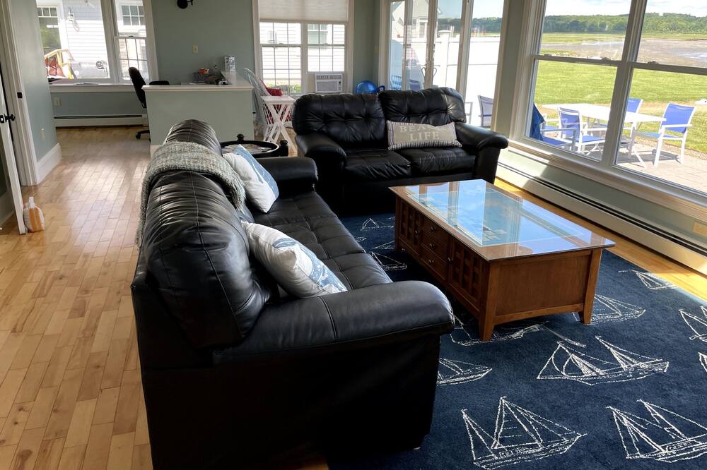 Photo of Livingroom in Scarborough