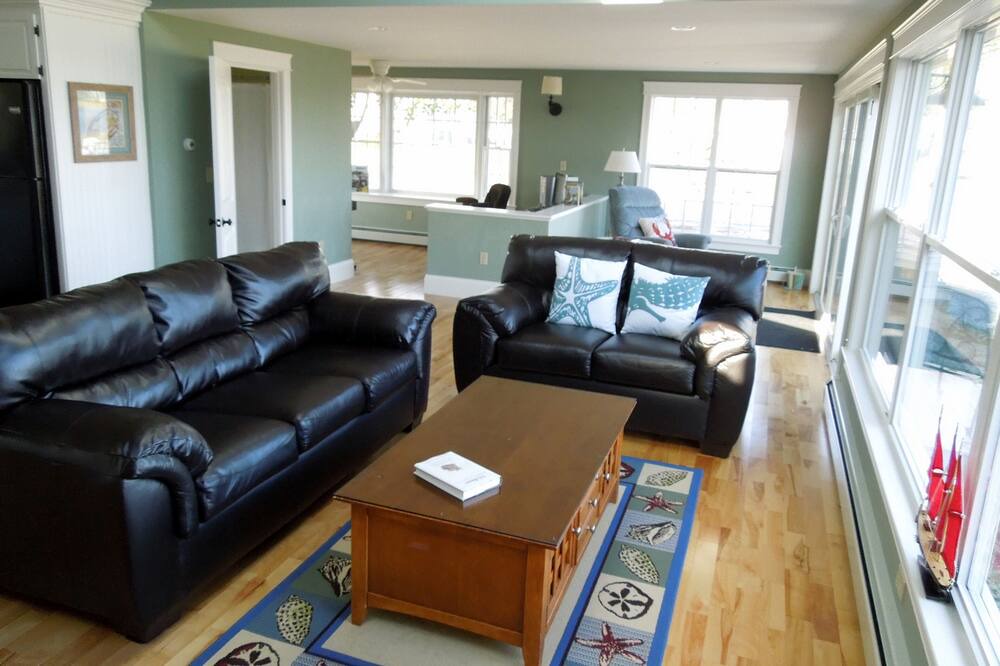 Photo of Livingroom in Scarborough