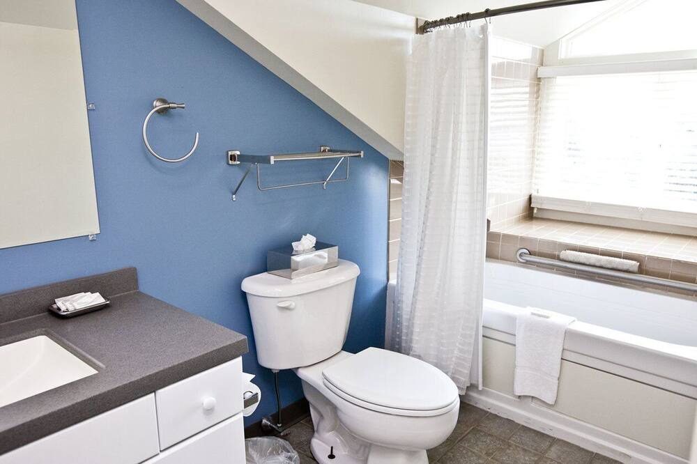 Photo of Bathroom in Ocean Drive
