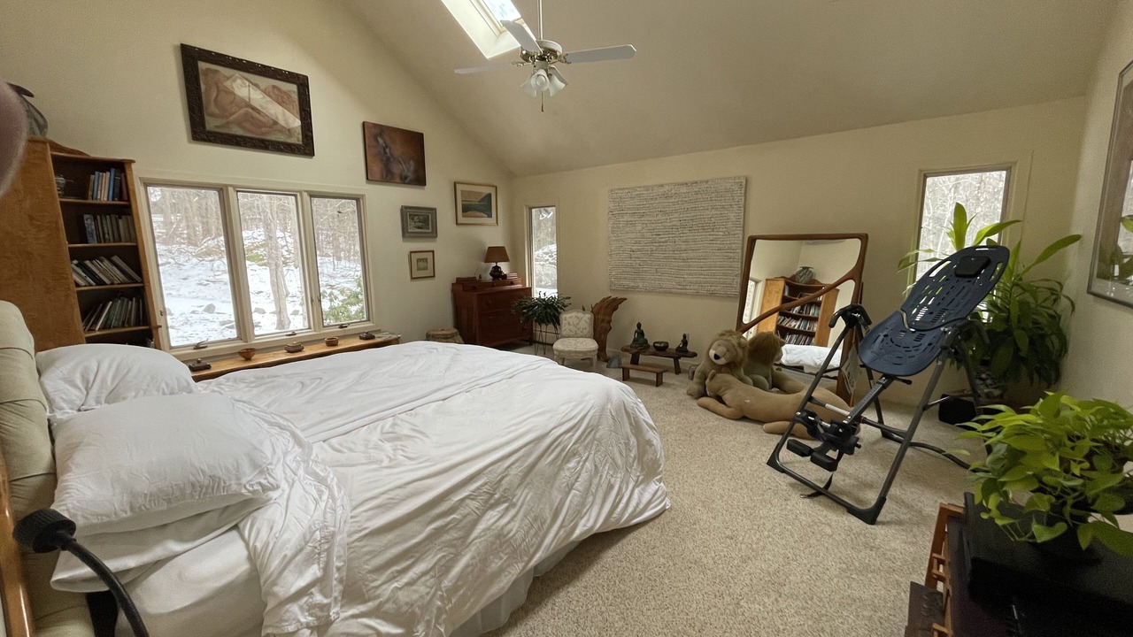 Photo of Bedroom in Housatonic