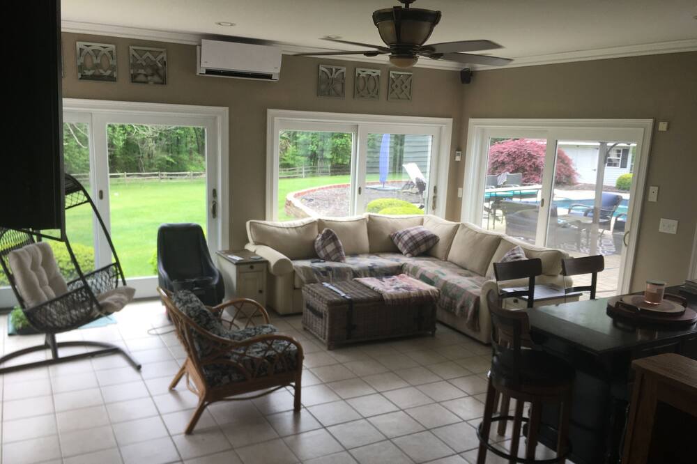 Photo of Livingroom in Burlington