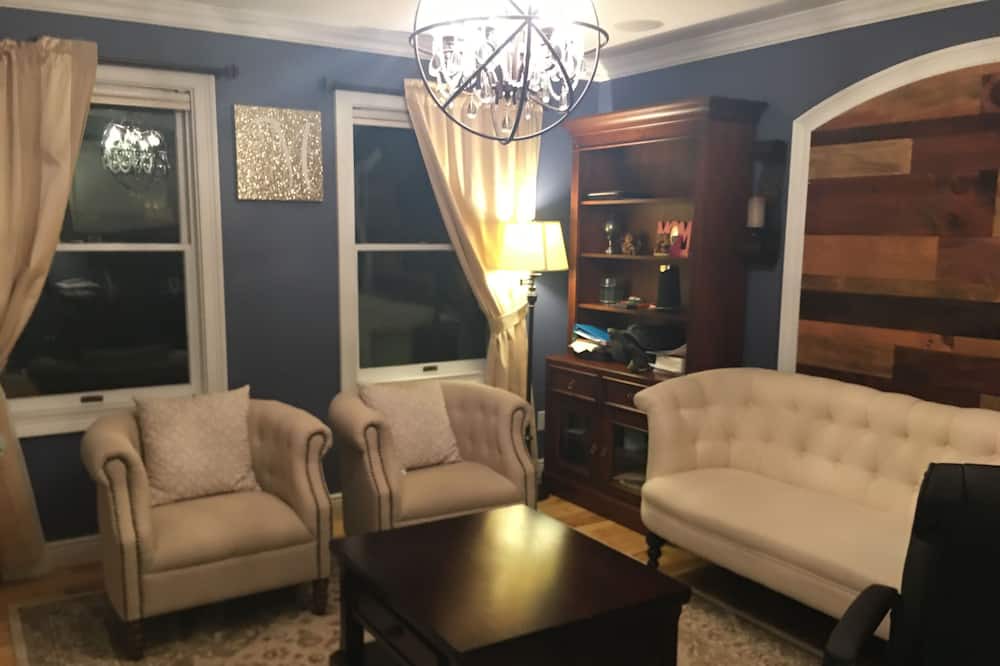 Photo of Livingroom in Burlington