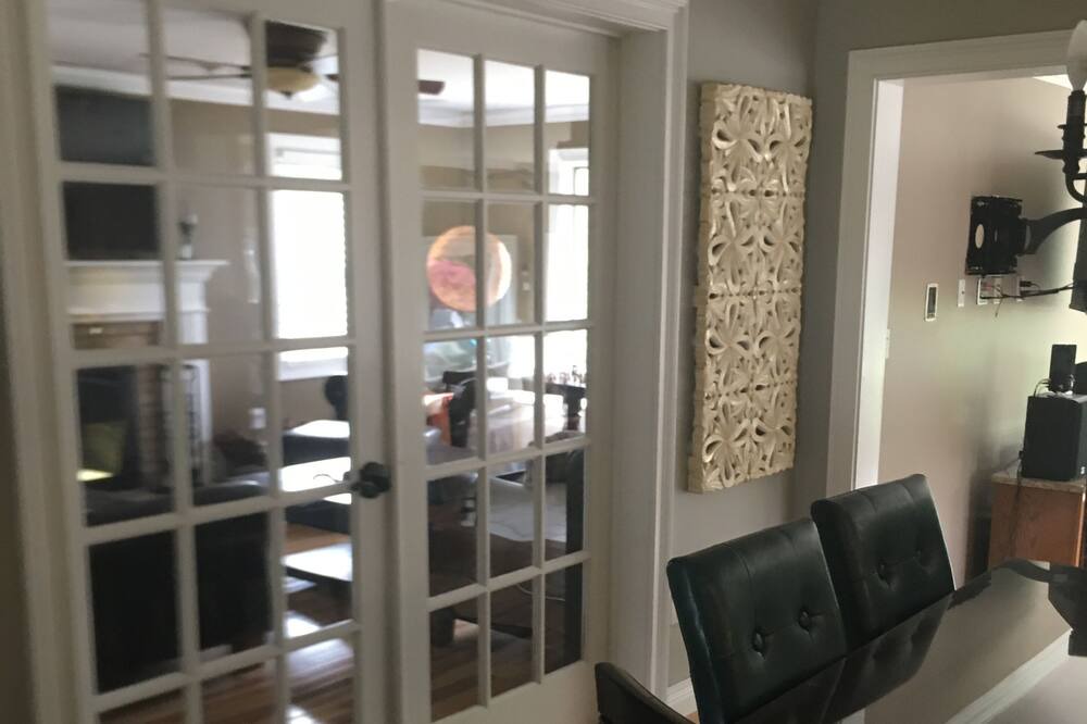 Photo of Livingroom in Burlington