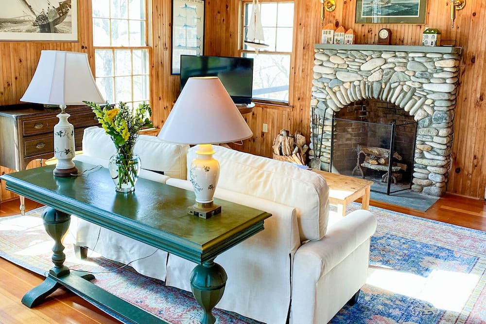 Photo of Livingroom in Edgartown