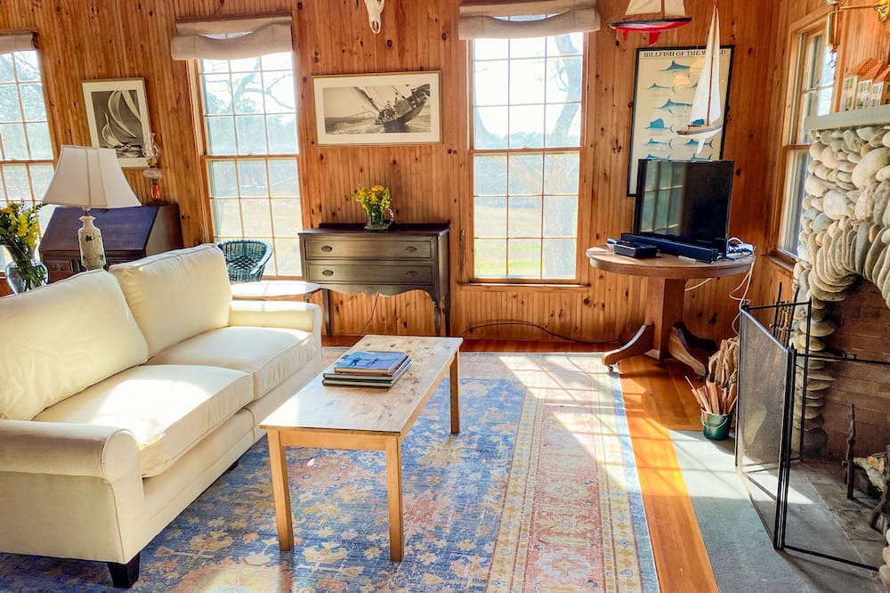 Photo of Livingroom in Edgartown