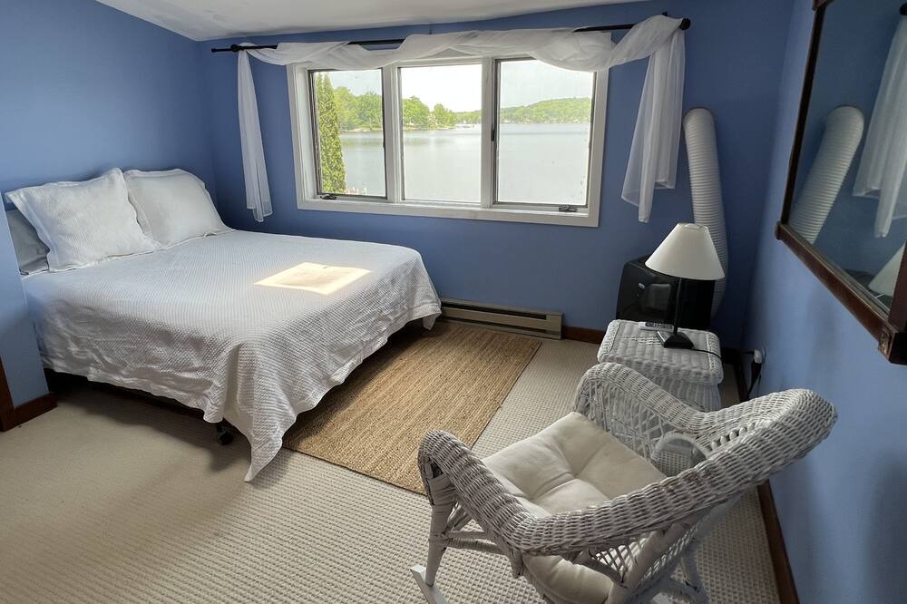 Photo of Bedroom in Lakeside