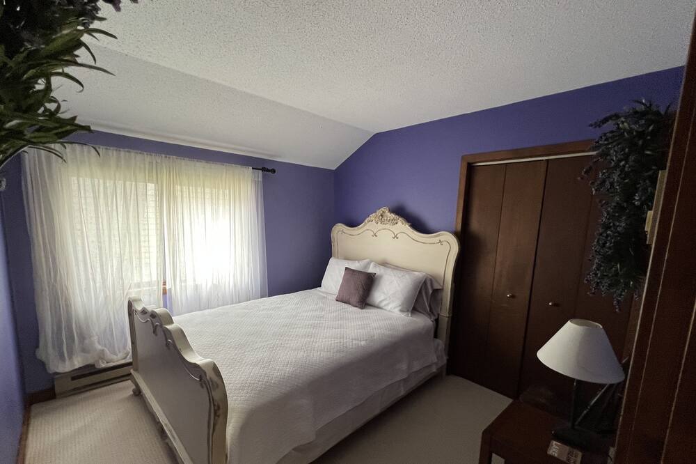 Photo of Bedroom in Lakeside