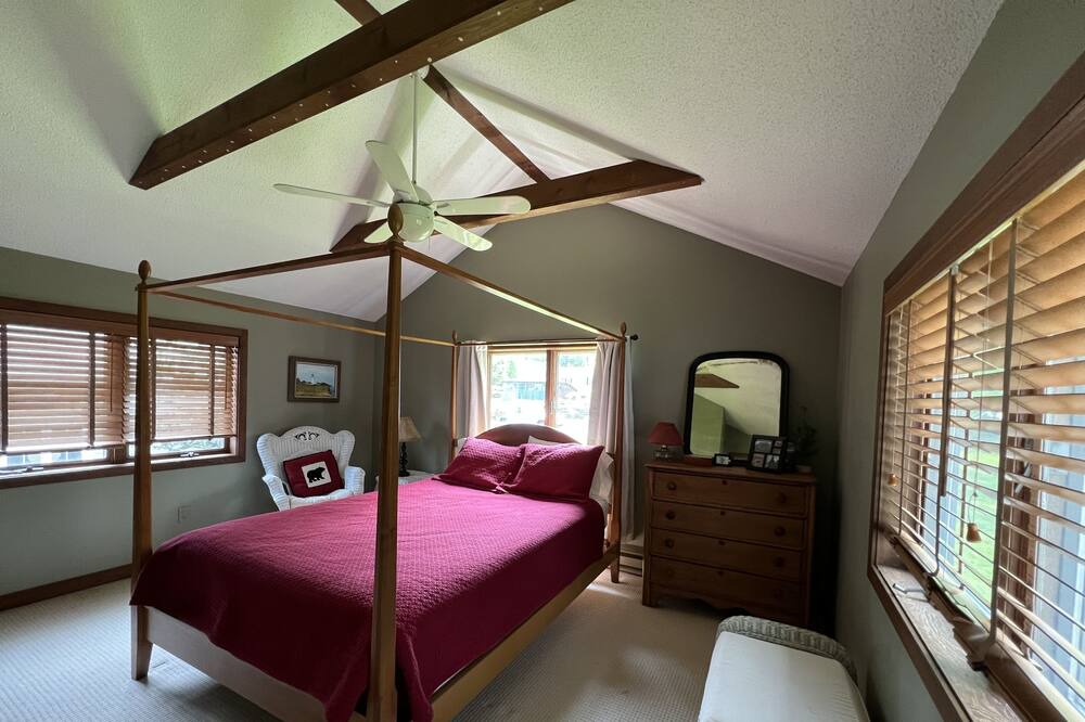 Photo of Bedroom in Lakeside