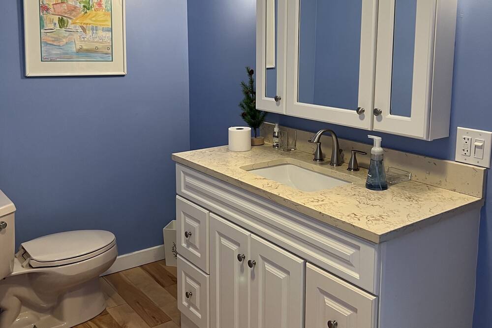 Photo of Bathroom in Lakeside