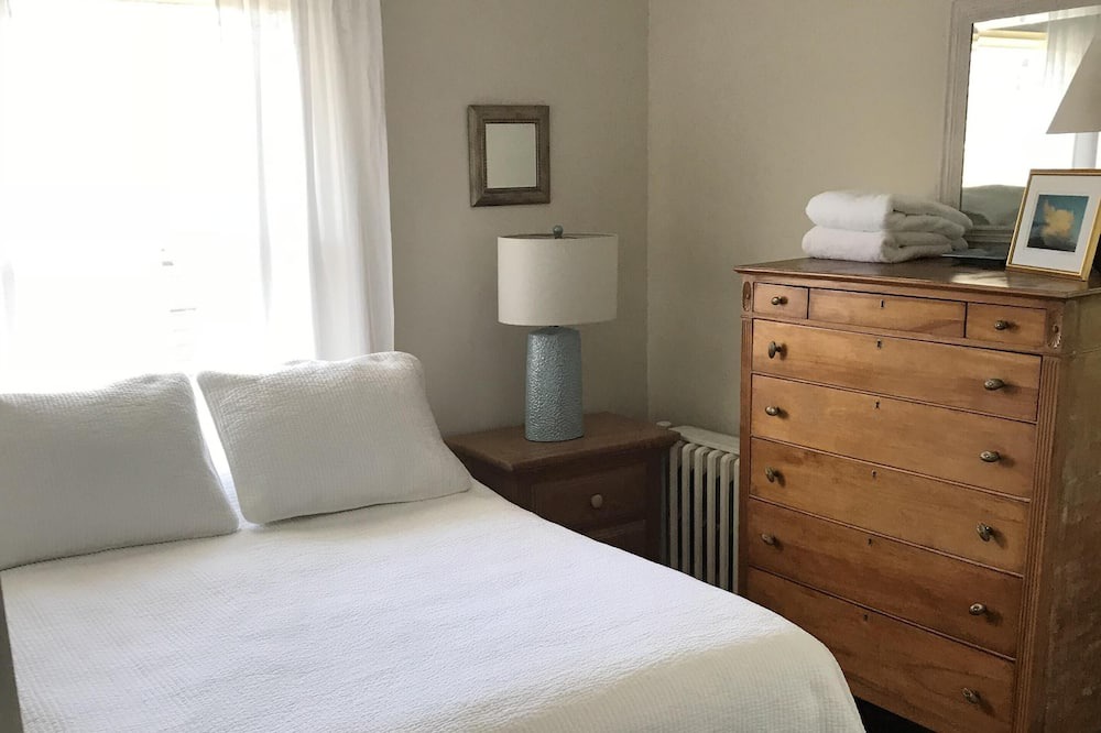 Photo of Bedroom in Bellevue Avenue Historic District