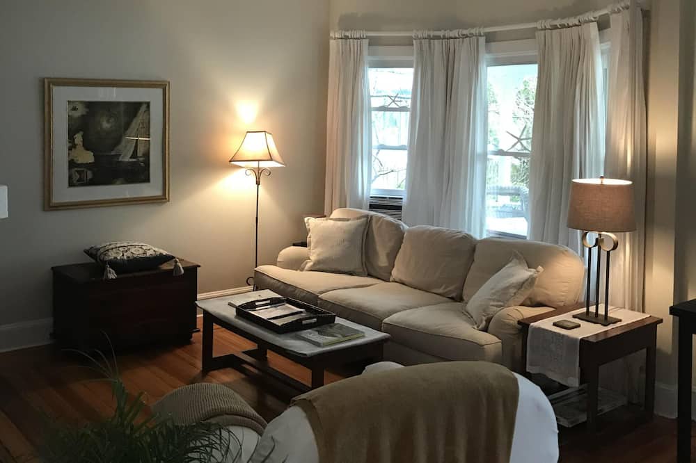 Photo of Bedroom in Bellevue Avenue Historic District