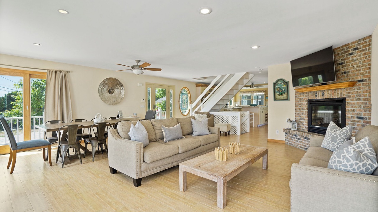 Photo of Livingroom in Wading River