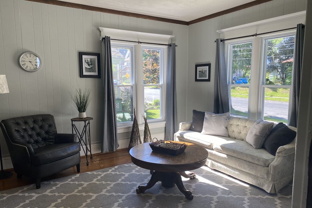 Photo of Livingroom in Auburn