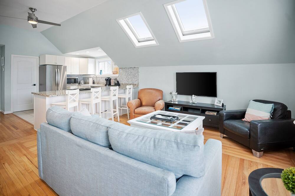 Photo of Livingroom in Yachting Village