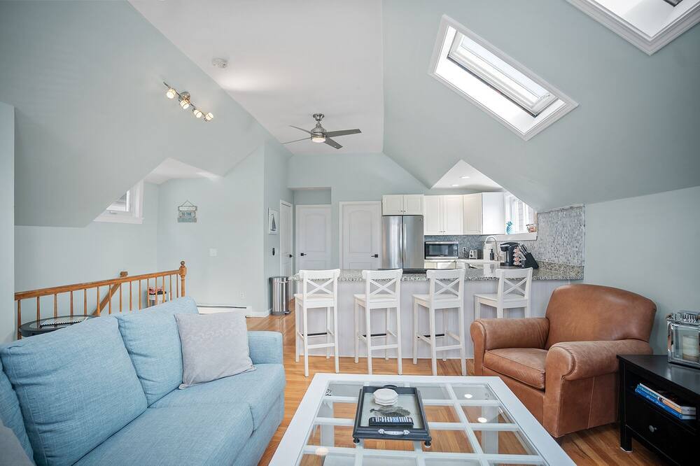Photo of Livingroom in Yachting Village