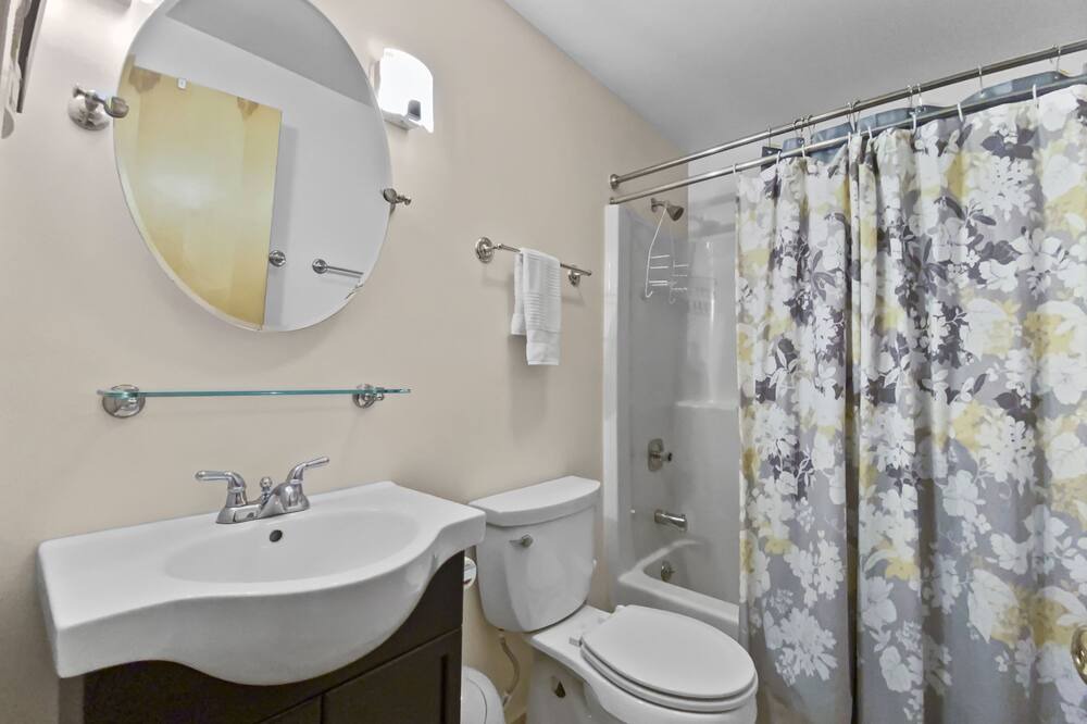 Photo of Bathroom in Warren