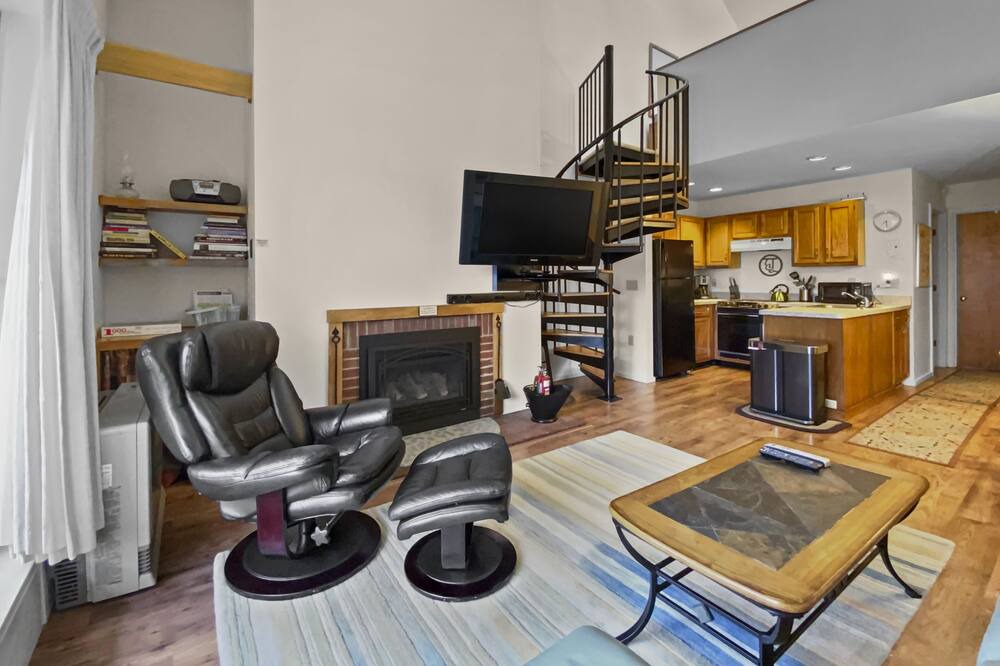 Photo of Livingroom in Warren