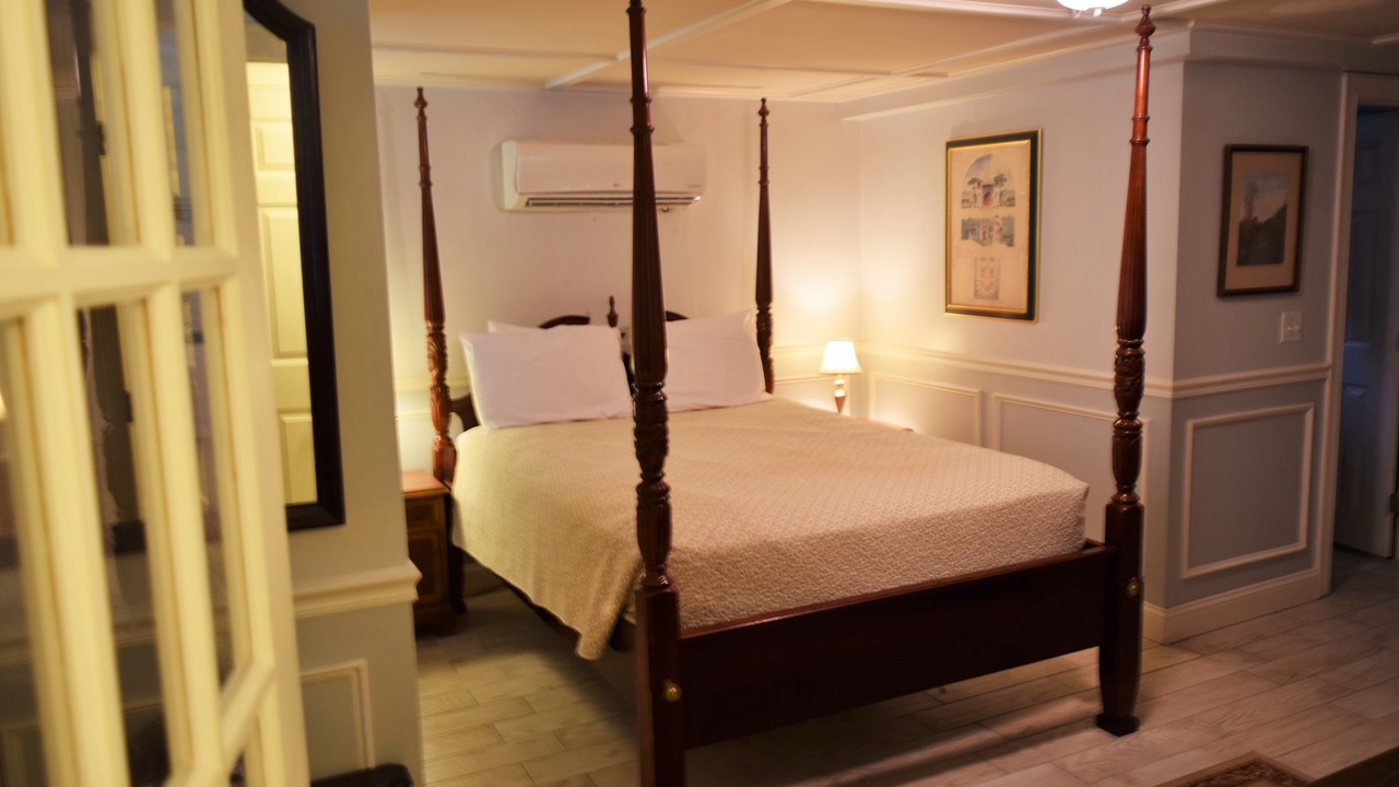 Photo of Bedroom in Top of the Hill