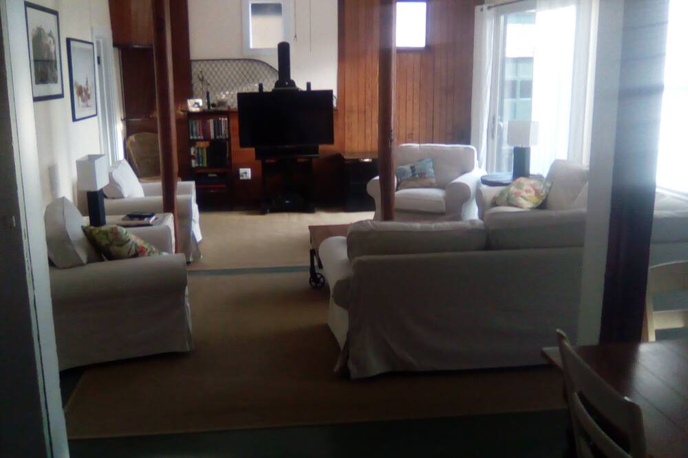 Photo of Livingroom in Easton's Point