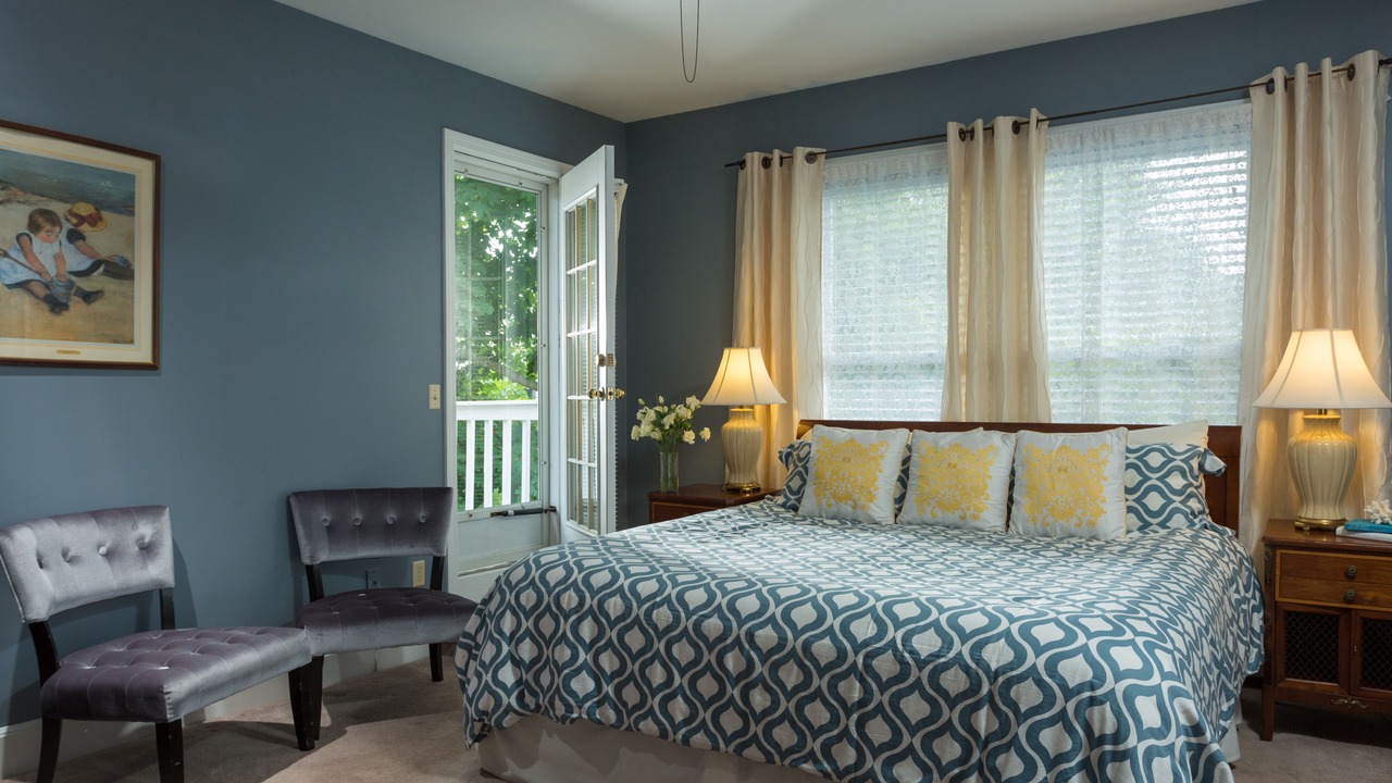 Photo of Bedroom in Off Broadway