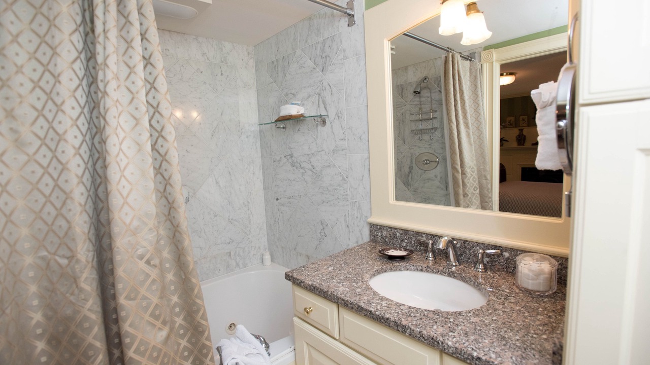 Photo of Bathroom in Bellevue Avenue Historic District