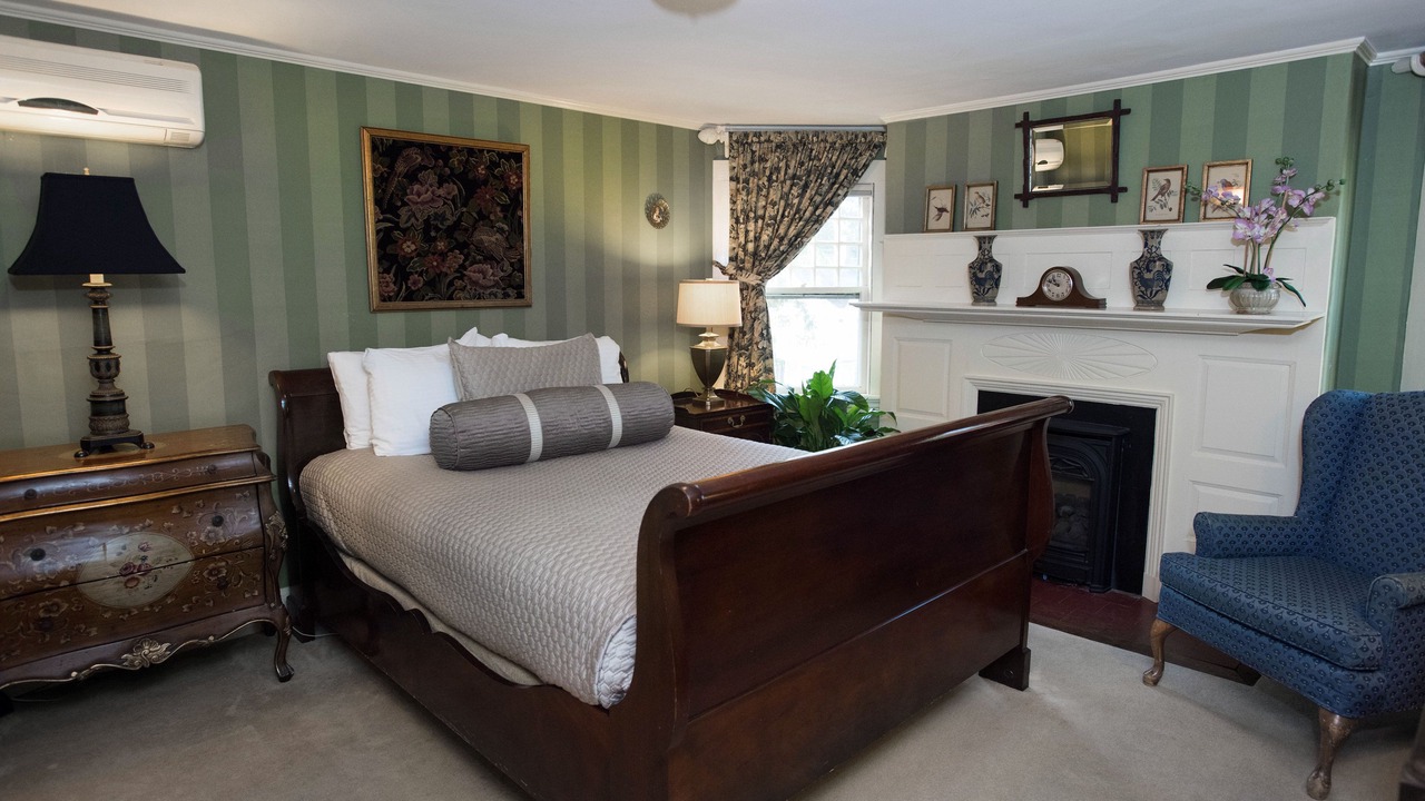 Photo of Bedroom in Bellevue Avenue Historic District