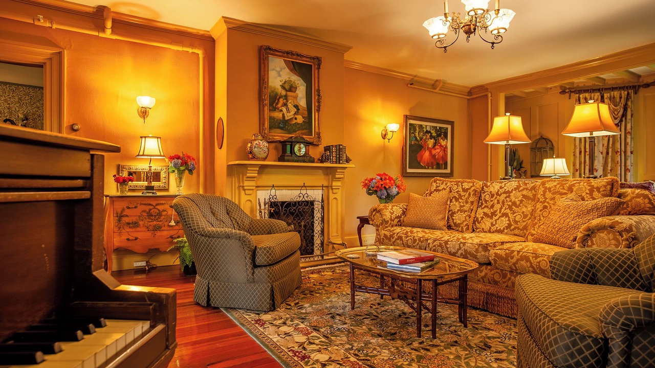 Photo of Livingroom in Bellevue Avenue Historic District