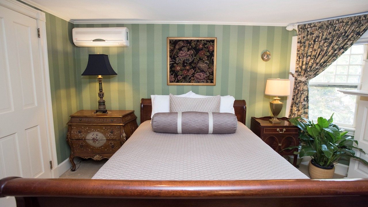 Photo of Bedroom in Bellevue Avenue Historic District