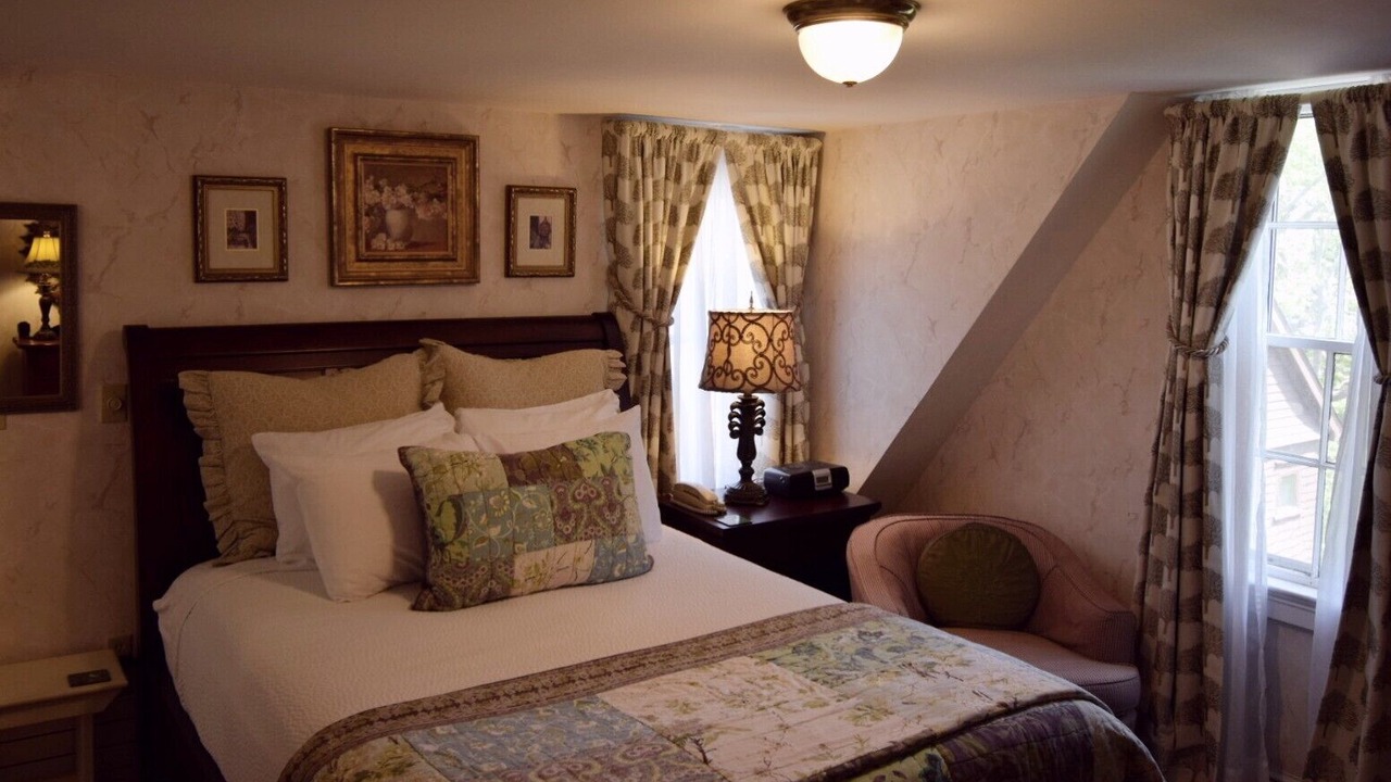Photo of Bedroom in Bellevue Avenue Historic District